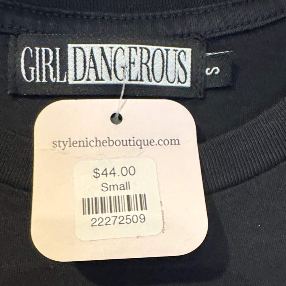 Manhattan Graphic Black Crop Top - Picture 4 of 5